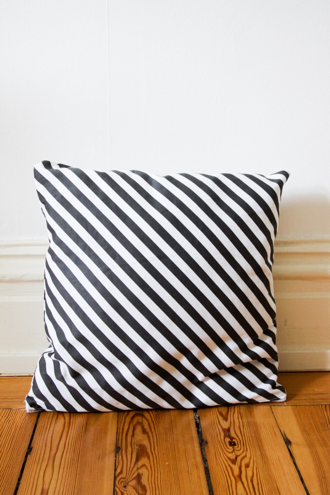 Mamamekko Vintage Circus, stripes and photoprints