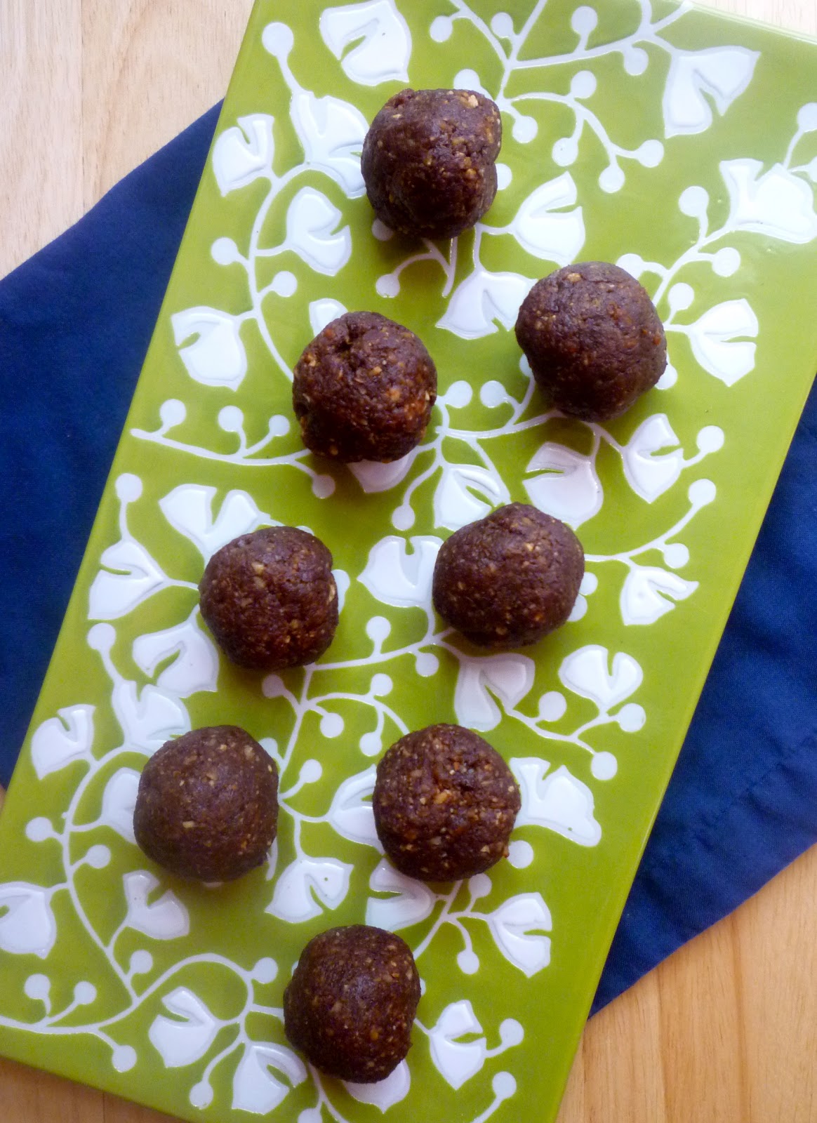 What's Baking in the Easy, Healthy Chocolate Almond Date