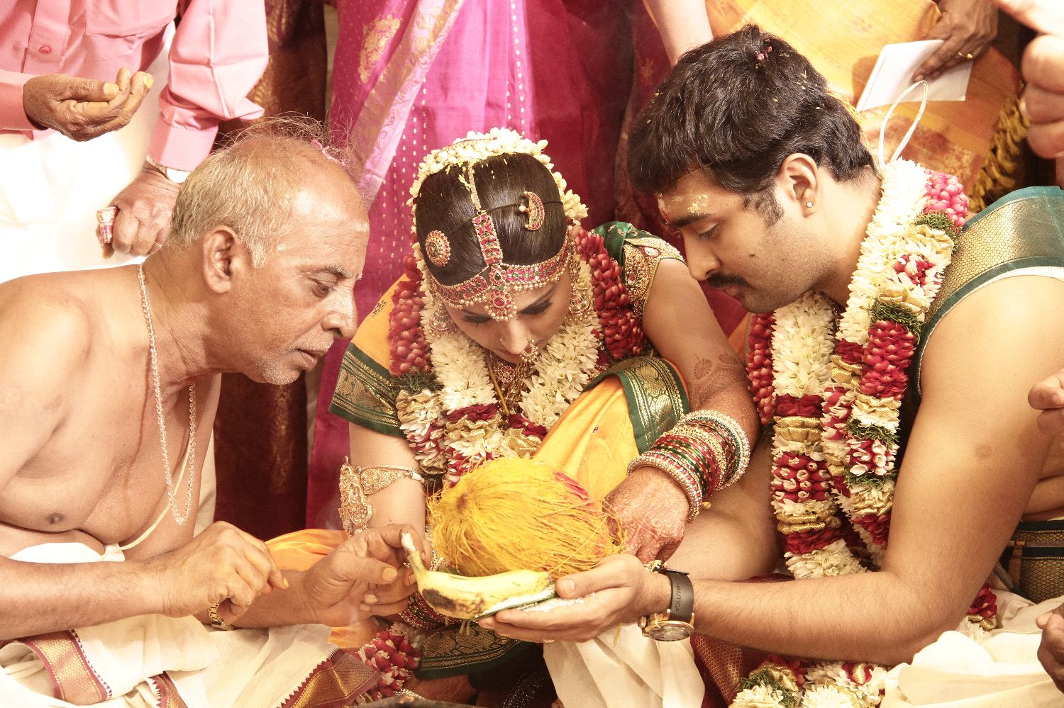 http://1.bp.blogspot.com/-ZPW0TmbON_w/T60a1DLlMnI/AAAAAAAAbZo/-Xr1rPHC4Jo/s1600/Celebrities%2Bat%2BSneha%2BPrasanna%2BWedding%2BStars%2Bat%2BSneha%2BMarriage%2BEvent%2B(18).jpg