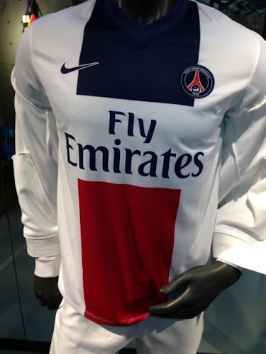 http://1.bp.blogspot.com/-ZQBhkLWBu0s/UZF0h_IWK7I/AAAAAAAAR20/WZ4X4ISBvwY/s500/PSG+13+14+Away+Kit.jpg