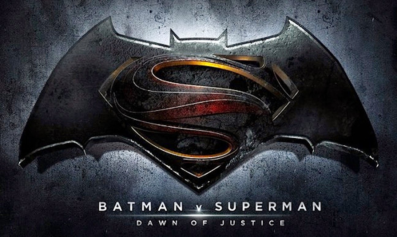 официальный логотип фильма "Бэтмен против Супермена"