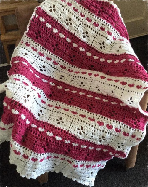 "Call the Midwife" Inspired Baby Blanket (Free Pattern!)