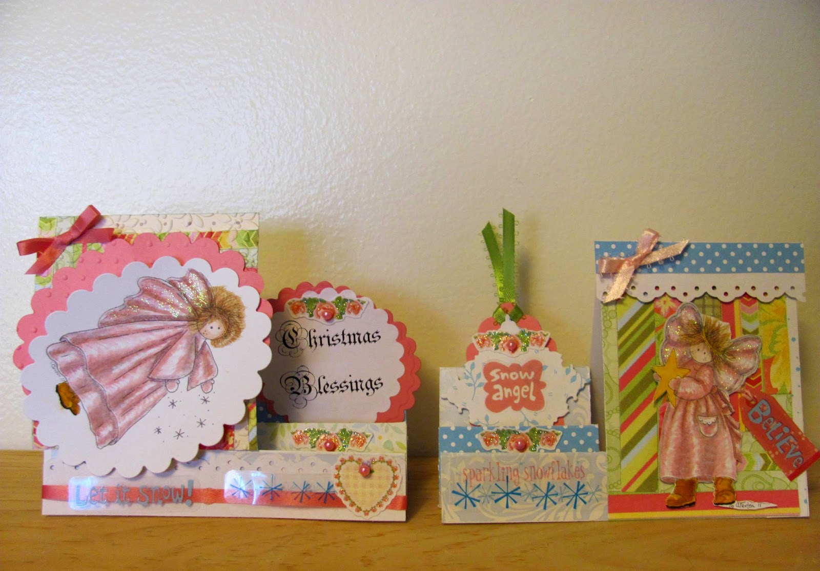 http://1.bp.blogspot.com/-ZSe5BKEI7fY/VDgvv3AXsbI/AAAAAAAAHHQ/uphKVHhtYFU/s1600/ChristmasAngels2Cards-AnneFenton.JPG