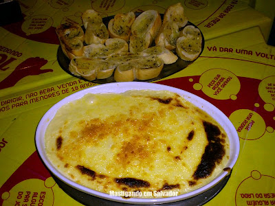 Conversa Fiada Bar e Restaurante: Escondidinho de Camarão com Pão de Alho