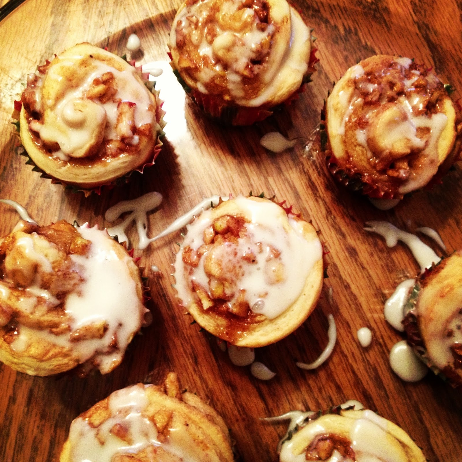 apple cinnamon roll muffins