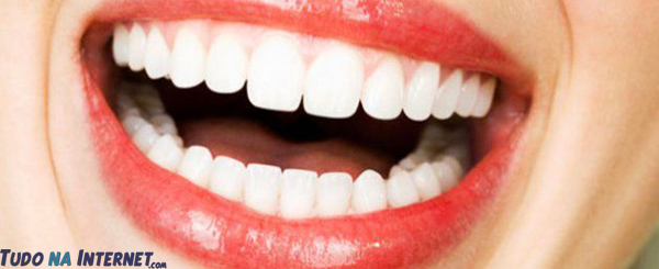 Soluções rápidas para problemas comuns de beleza - Baton no dente como tirar Soluções rápidas para problemas comuns de beleza - Baton no dente como tirar