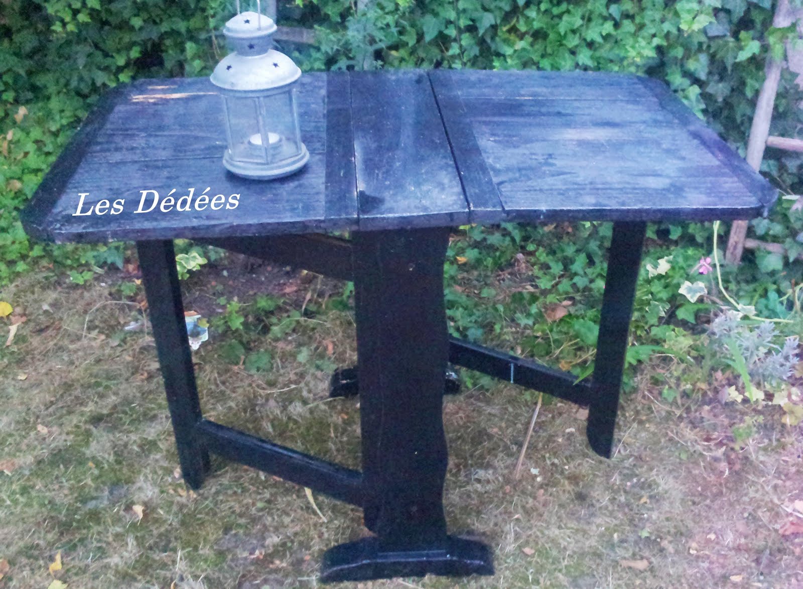 Les dedees : vintage, recup, creations: ANCIENNE TABLE D'APPOINT PLIANTE  RETRO by Anne
