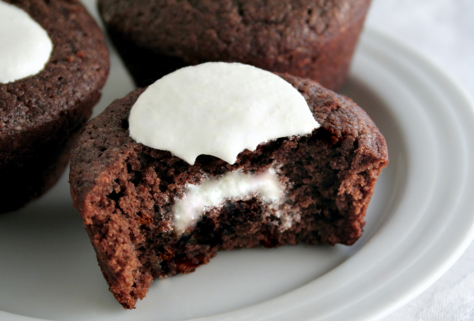 Chocolate Cupcakes With Marshmallow Filling