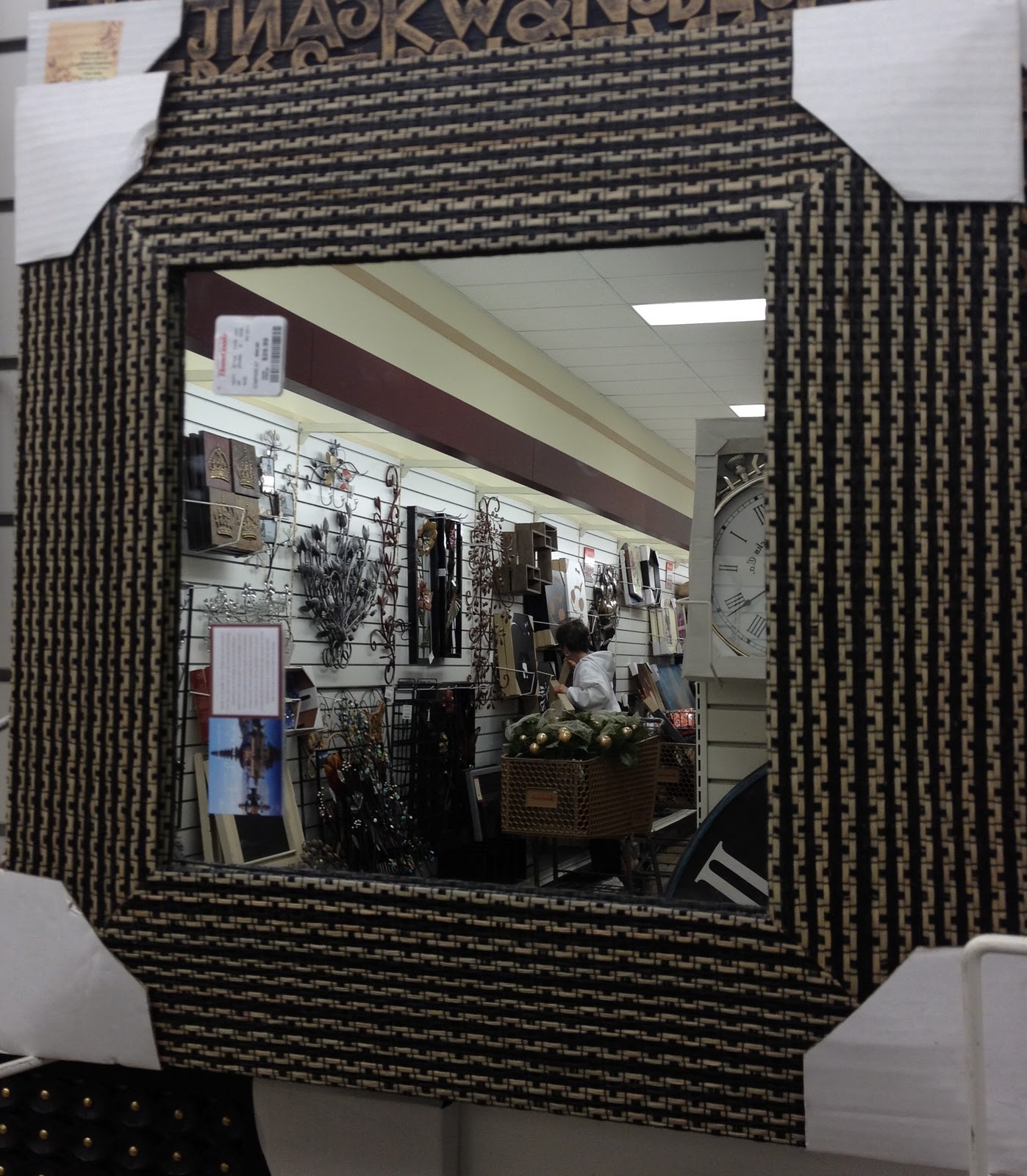New Home Goods Mirrors Driven by Decor