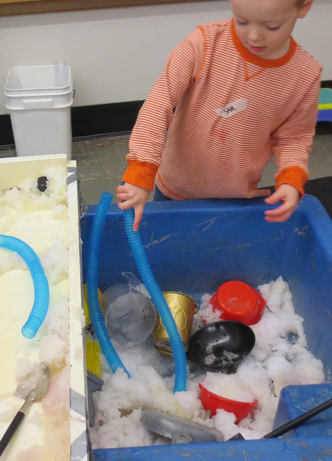 SAND AND WATER TABLES SNOW TUBES