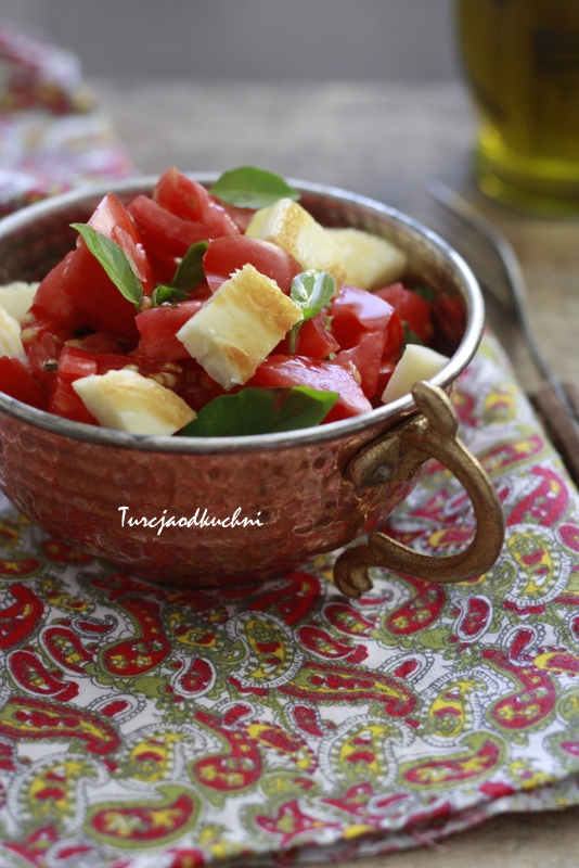 Pomidorowa sałatka z serem hellim (halloumi) Pomidorowa sałatka z serem hellim (halloumi)