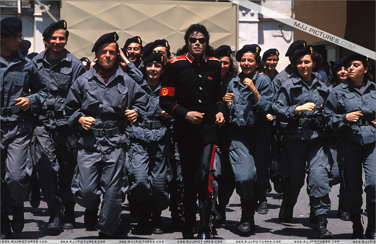 MJ fotos em Roma (maio de 1988) Michael_jackson_rome_hq_pictures_bad_era_rare_1988+(5)