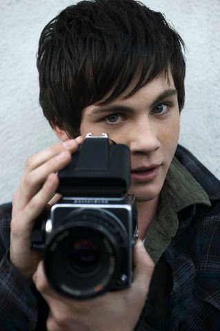 Se busca Hermano %255B2009%255D+Logan+Lerman+-+Photoshoot+por+Eric+Williams+%25282009%2529+002