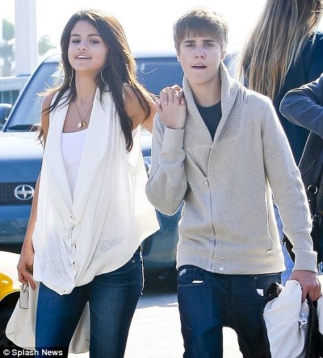 new selena gomez and justin bieber pictures. new selena gomez and justin