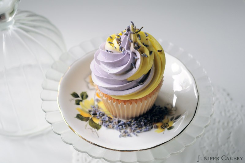 LE PETIT CINQ POINT Baking with Lavender