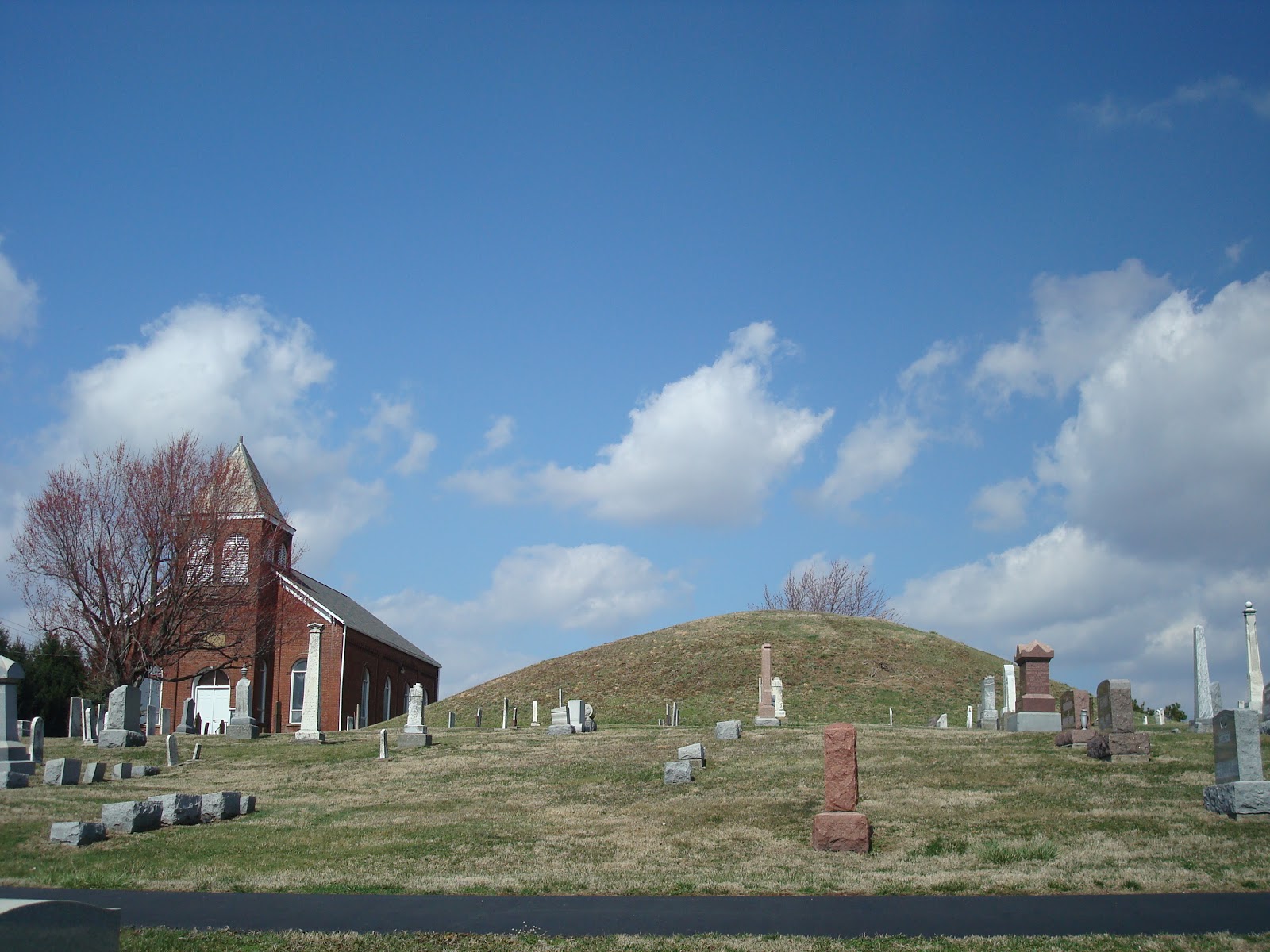 Mound Builders A Travel Guide to the Ancient Ruins in the Ohio Valley