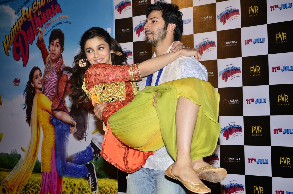 Alia Bhatt Oops Moments in Public ~ Bollywood World