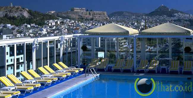 Rooftop Pool di Hotel Athens Ledra Mariott, Athena, Yunani