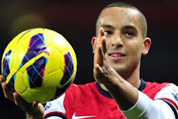 Walcott Signs New Arsenal Contract