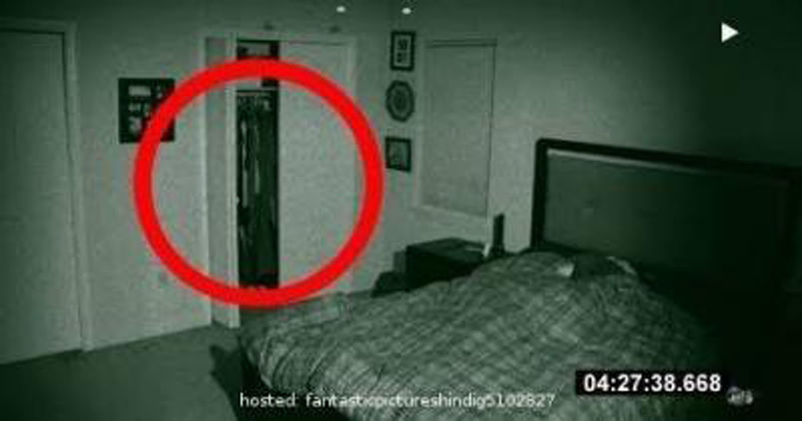 В спальне скрытая камера записывает любительский хардкор с блондинкой