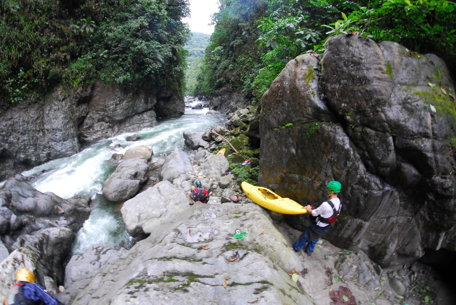 CLASS IV PARADISE, WHITEWATER KAYAKING IN EQUATOR, ECUADOR KAYAK HOSTEL