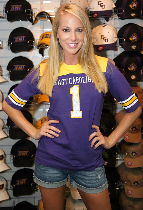 Beauty Babes: 2013 College Football Babes: 100+ women showing team