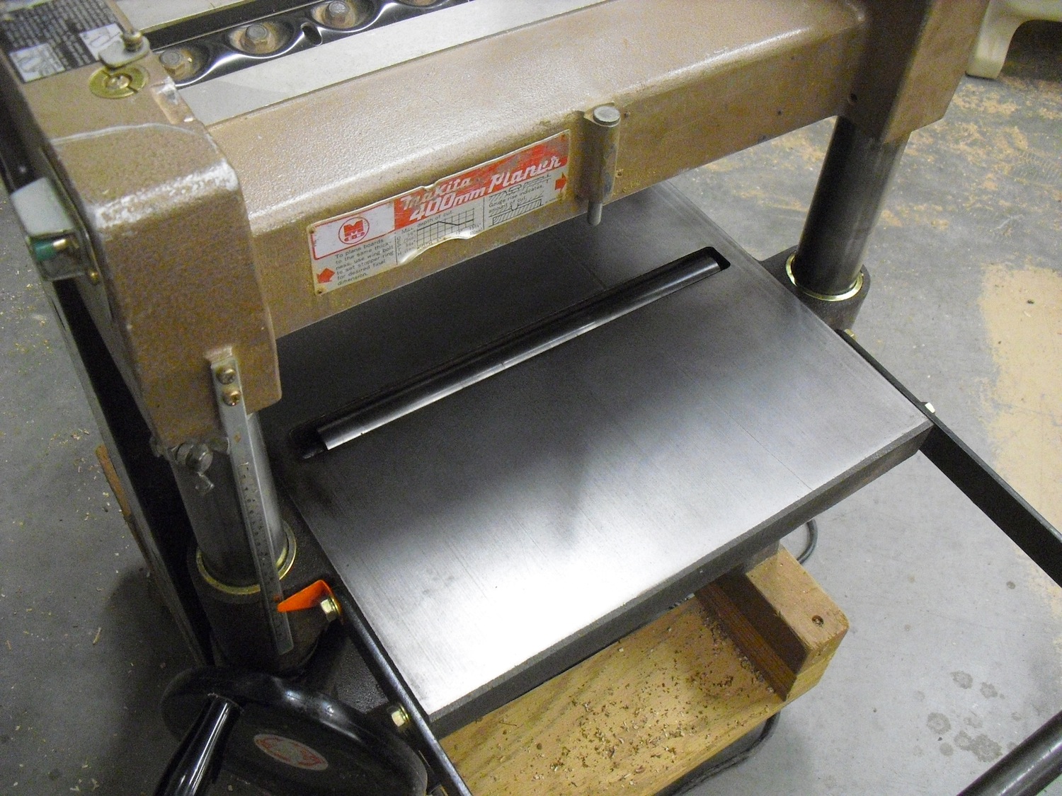 Let's Talk Wood Changing the blades on the Makita 2040 planer