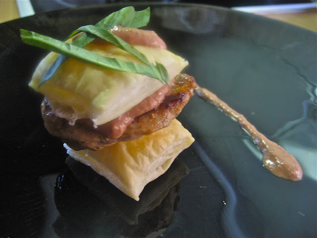 Filete En Hojaldres Y Crema De Frutos Rojos
