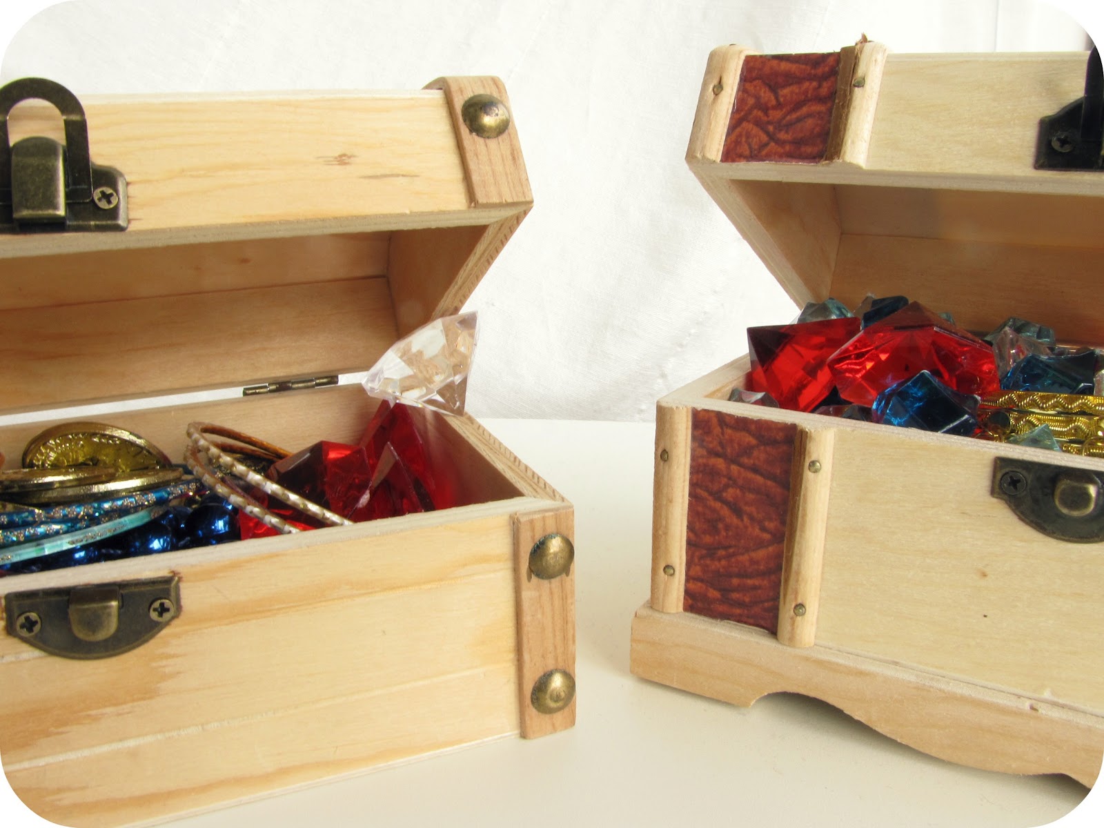 how to build a small wooden treasure chest