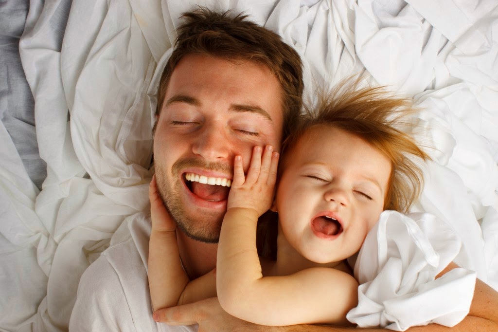 http://joywill.com/the-father-laughs-with-the-small-child-on-a-bed.htm/the-father-laughs-with-the-small-child-on-a-bed