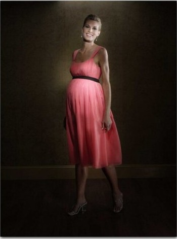 http://1.bp.blogspot.com/-ZhnRvJ5pnZo/T2MYcv6vTMI/AAAAAAAADg0/YssSBL3OH7Q/s1600/Bridesmaid_dress_for_pregnant_women_13.jpg
