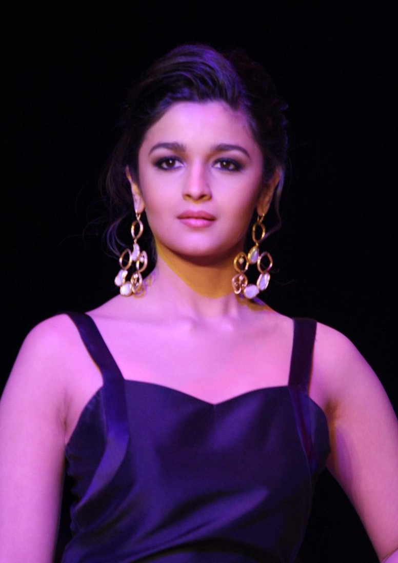 Bollywood Actress Alia Bhatt Hot Photos At IIJW 2013 