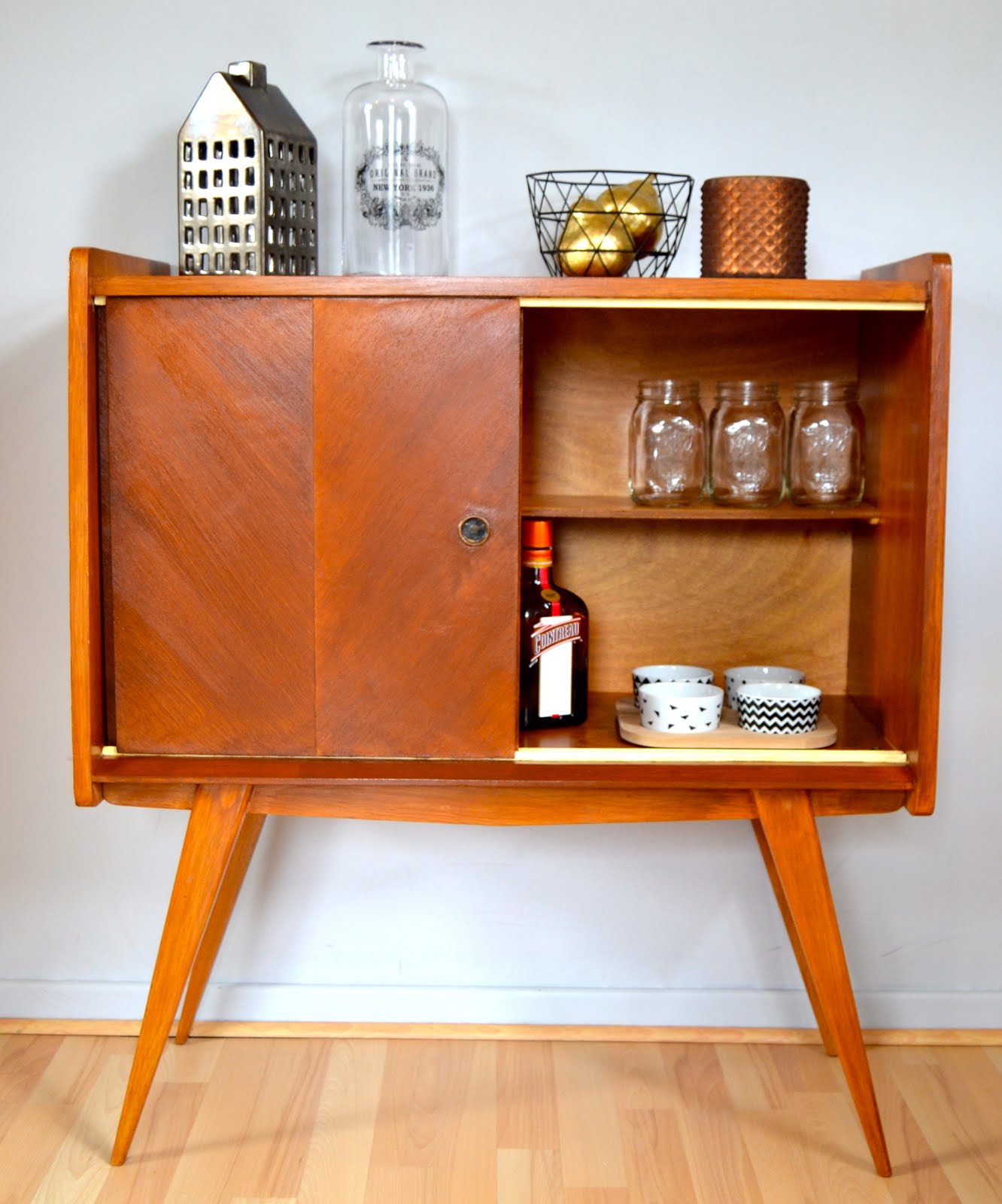 Vintage Lifestyle Concept Store MINI BAR RANGE DISQUES VINTAGE , 1950