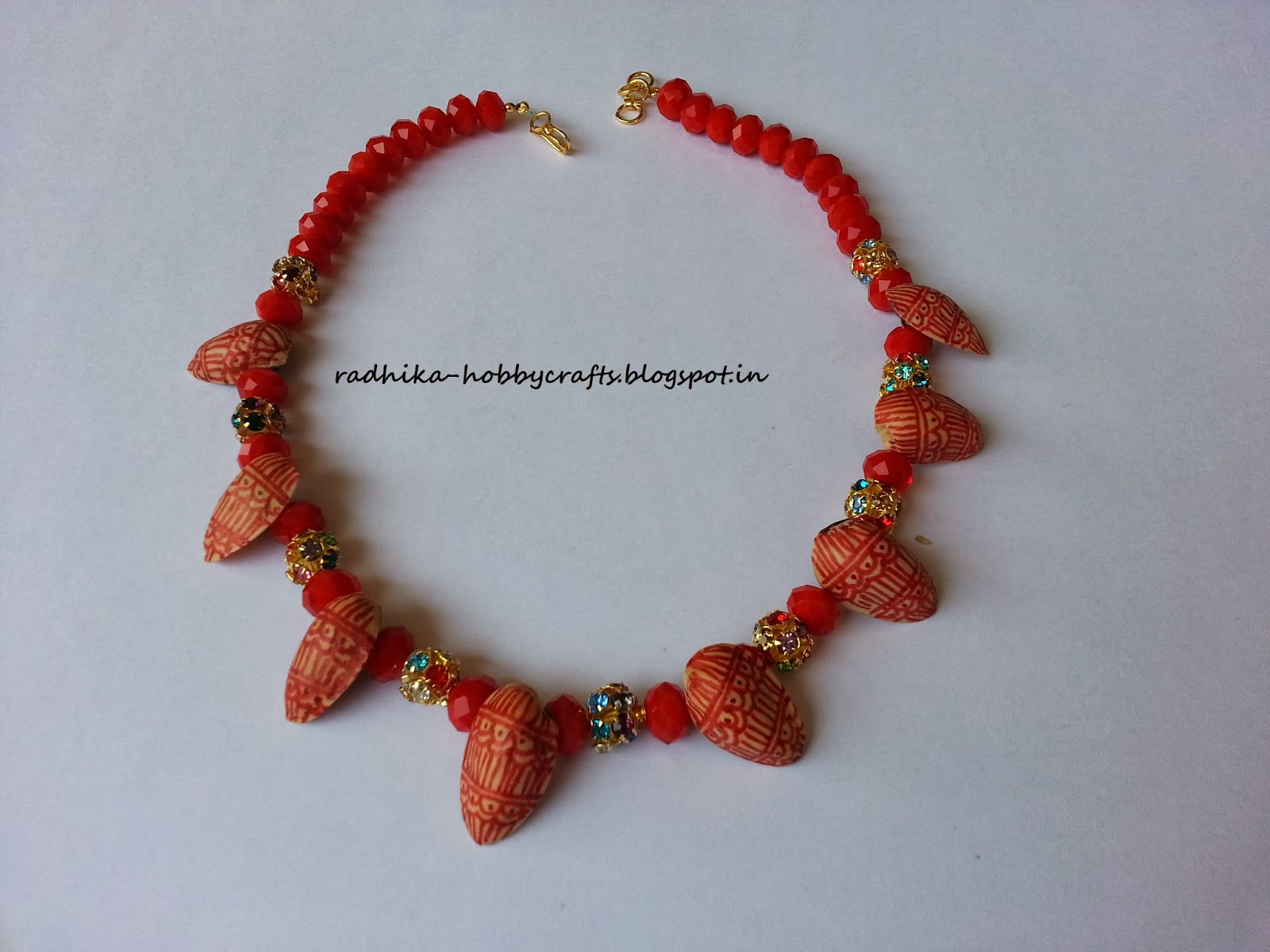 Hobby Crafts ) Pistachio shell necklace