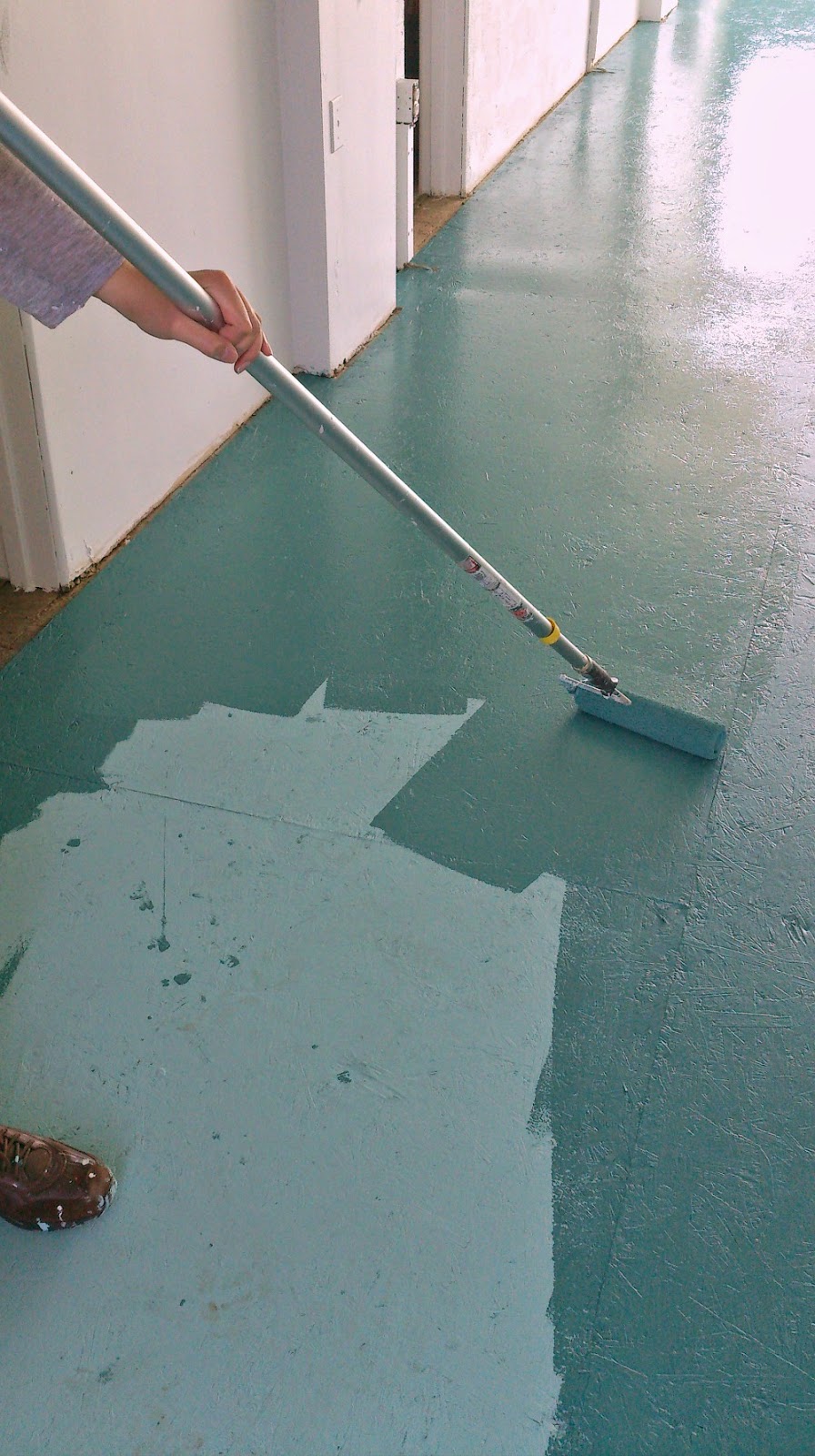 DIY Painted Particle Board Floor (Mmmm, Teal) Dans le Lakehouse
