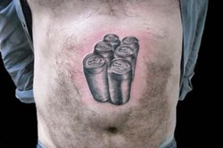 otro tatuaje de un six pack en el vientre