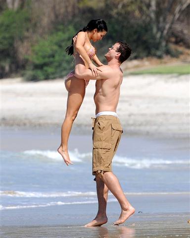 Pics Kardashian on Kim Kardashian La Plaj