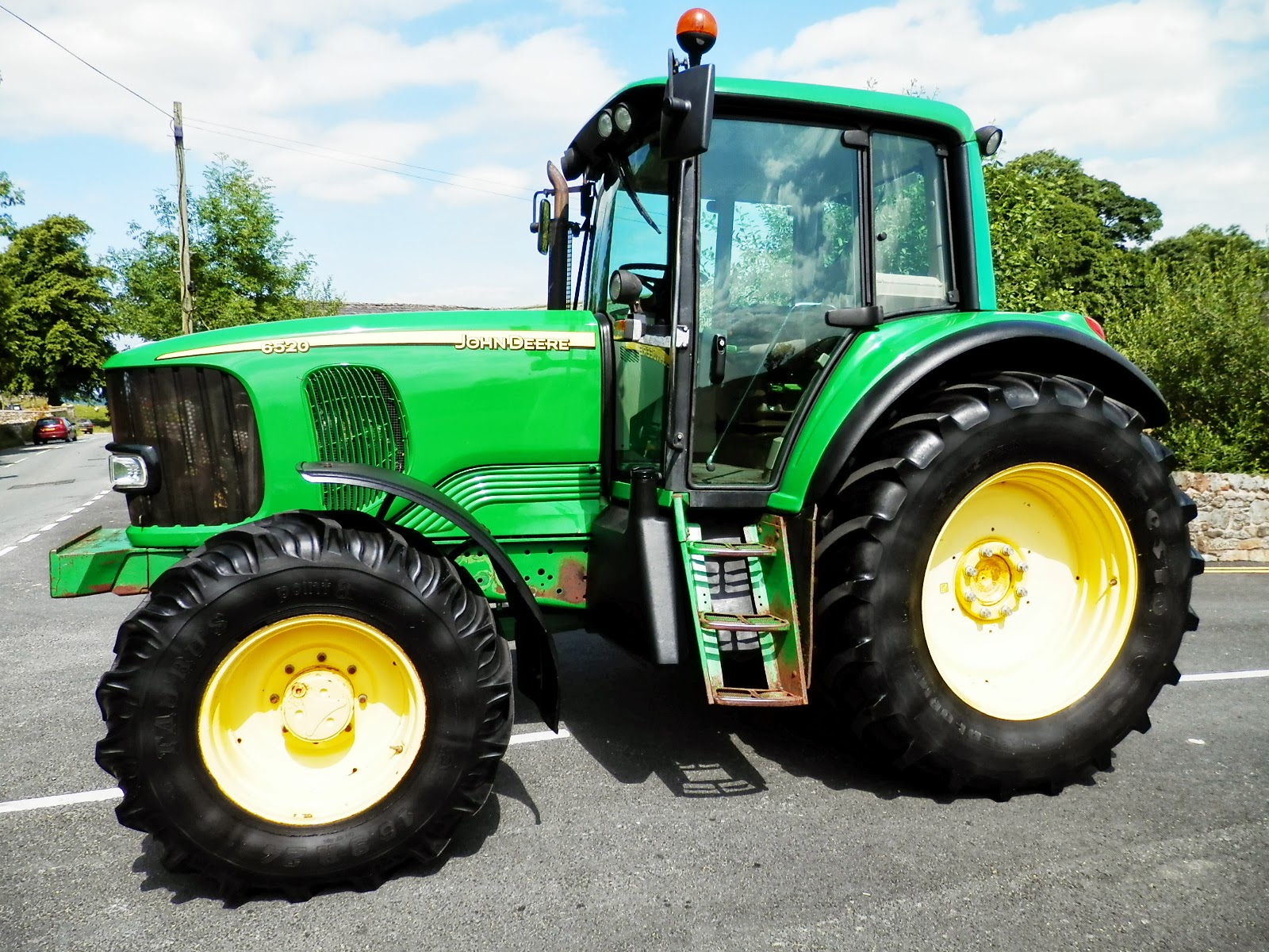 JOHN DEERE 6520 Tractor Second Hand de vanzare