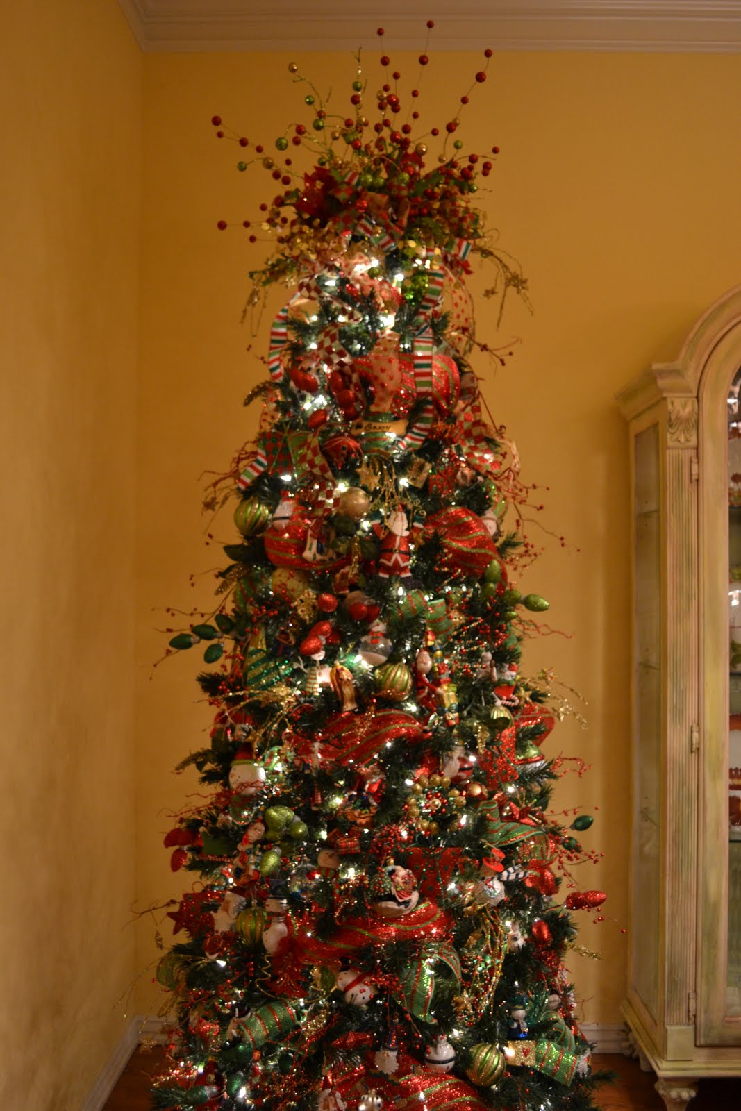 Kristen S Creations Decorating A Christmas Tree With Mesh Ribbon