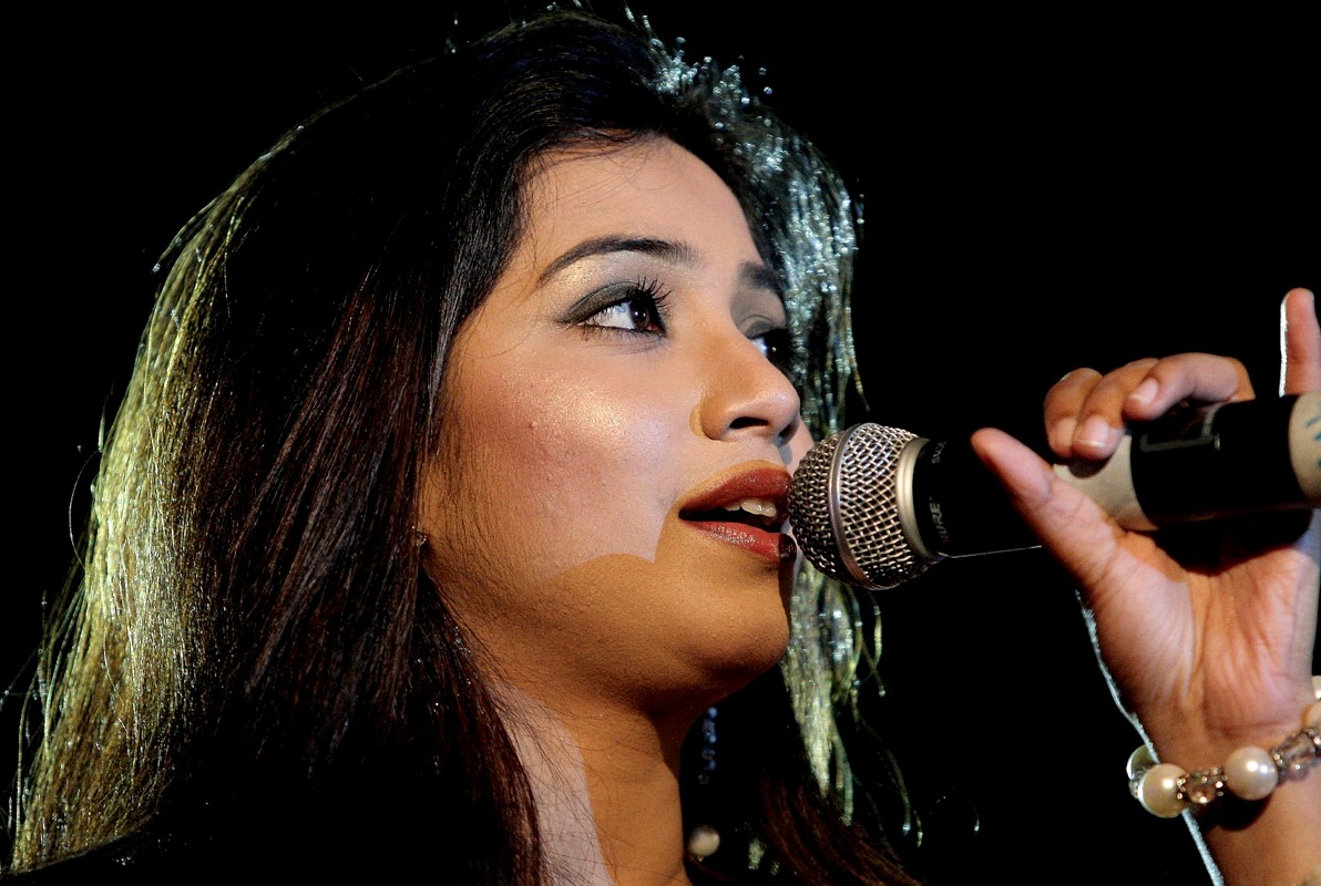 http://1.bp.blogspot.com/-ZuZ_blR9oR4/T13JtHVG8wI/AAAAAAAAAgs/rI7MZIb6hB8/s1600/Shreya-Ghoshal-wallpapers.jpg