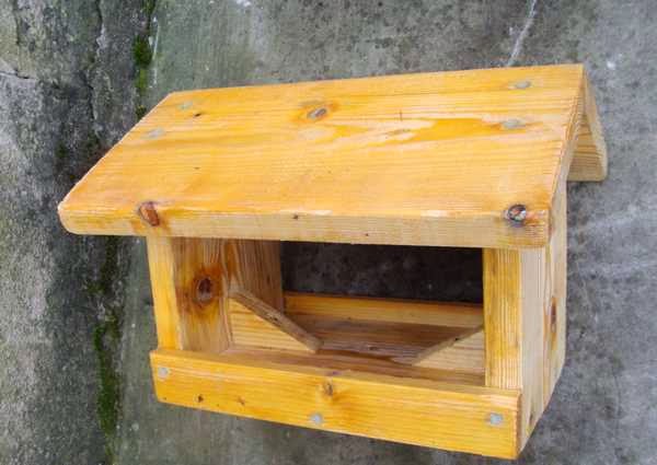oiseaux en bois Comment construire une maison pour les oiseaux ~ Fabriquer Une Mangeoire Pour Oiseaux En Bois oiseaux en bois Comment construire une maison pour les oiseaux ~ Fabriquer Une Mangeoire Pour Oiseaux En Bois