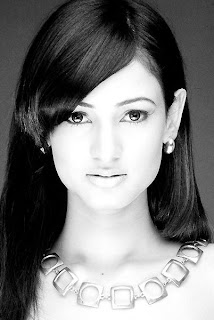 Sonal chauhan popular Indian hot and sexy Actress photos