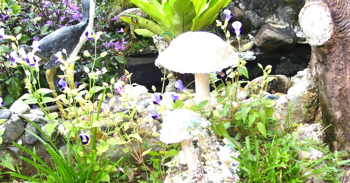theperanakanconnection: How to make decorative mushrooms for the garden