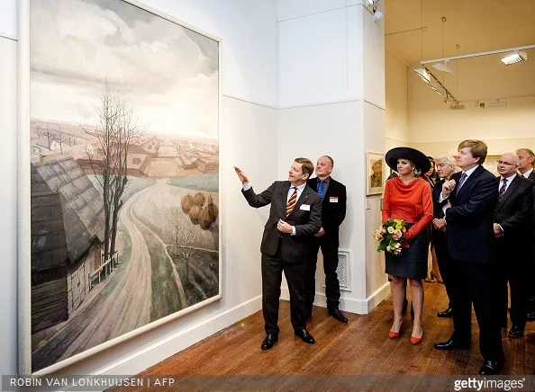 Dutch King Willem-Alexander and Queen Maxima look at a painting entitled 'Strokarton en Veen' (Strawboard and peat) by Dutch artist Chris Lebeau (1878-1945) as they visit the Veenkoloniaal Museum in Veendam