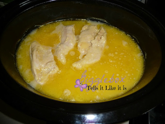 simple chicken crockpot/slowcooker recipe that has everything you need for a delicious comfort dinner,