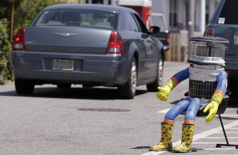 "Hitchbot" الروبوت الذي "وثق" في البشر و كانت نهايته مأساوية ! "Hitchbot" الروبوت الذي "وثق" في البشر و كانت نهايته مأساوية !