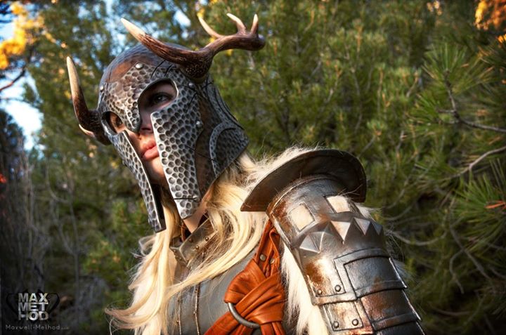 Chicas disfrazadas de personajes de Elder Scrolls y Skyrim 5 Cosplay guerrera de Skyrim 5