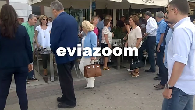 Η βόλτα της Πρωθυπουργού στη παραλία της Χαλκίδας - Πετάχτηκαν από τις καφετέριες για μια χειραψία με την Βασιλική Θάνου (ΦΩΤΟ & ΒΙΝΤΕΟ)
