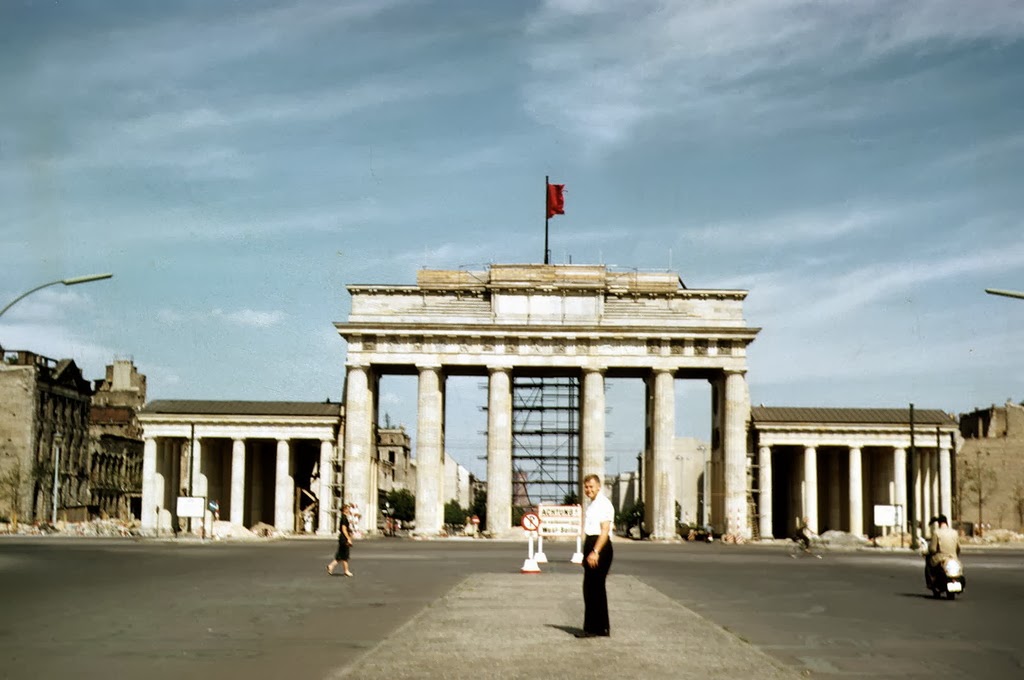 What Did  Brandenburg Gate Look Like   Ago 