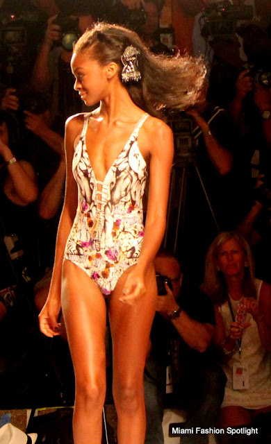 Agua bendita Collection at MBFWS 2014